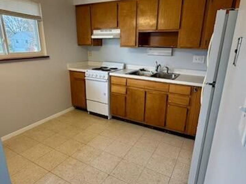 906 W Lake Avenue, New Carlisle, OH 45344 Photo 7