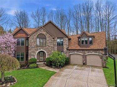 10 Tiffany Lane, Lancaster, NY 14086