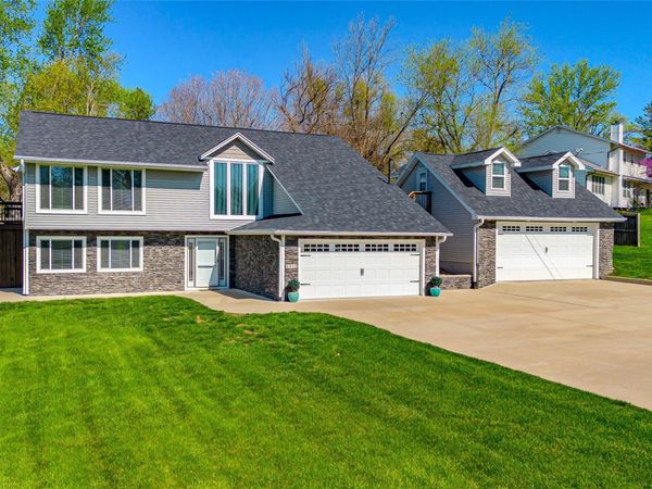 6810 Coburn Lane, Johnston, IA 50131