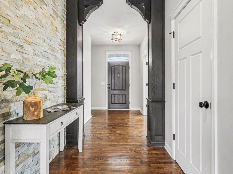 9351 Burnett Lane, Dublin, OH 43017 Photo 7