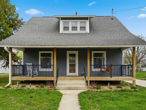 706 5th st ne, Independence, IA 50644