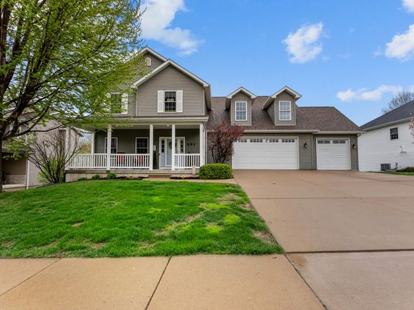 431 N 8th Street, Le Claire, IA 52753