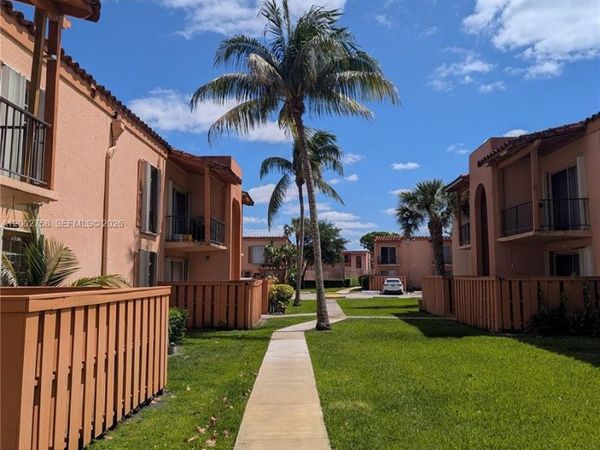 7160 Fairway Dr, Unit J18, Miami Lakes, FL 33014