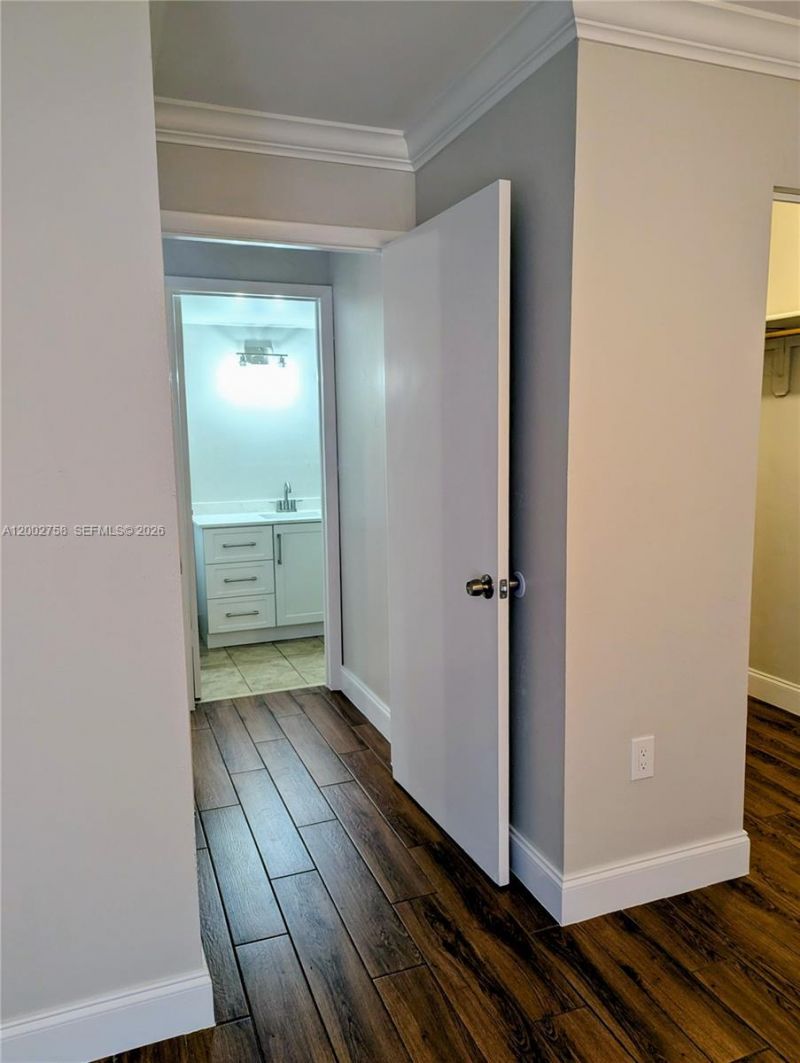 7160 Fairway Dr, Unit J18, Miami Lakes, FL 33014 Photo