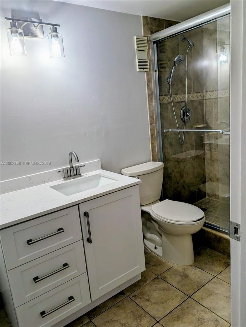 7160 Fairway Dr, Unit J18, Miami Lakes, FL 33014 Photo