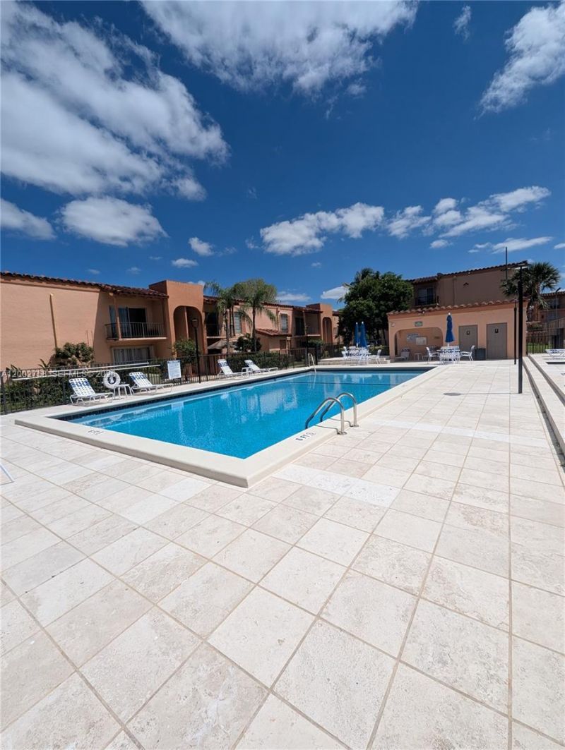 7160 Fairway Dr, Unit J18, Miami Lakes, FL 33014 Photo