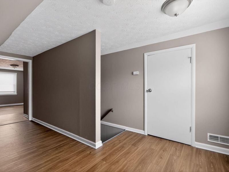 2902 Northglen Drive, Columbus, OH 43224 Photo 10