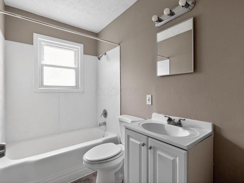 2902 Northglen Drive, Columbus, OH 43224 Photo 21