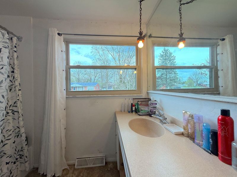 448 Ontario Avenue, Bellefontaine, OH 43311 Photo 20