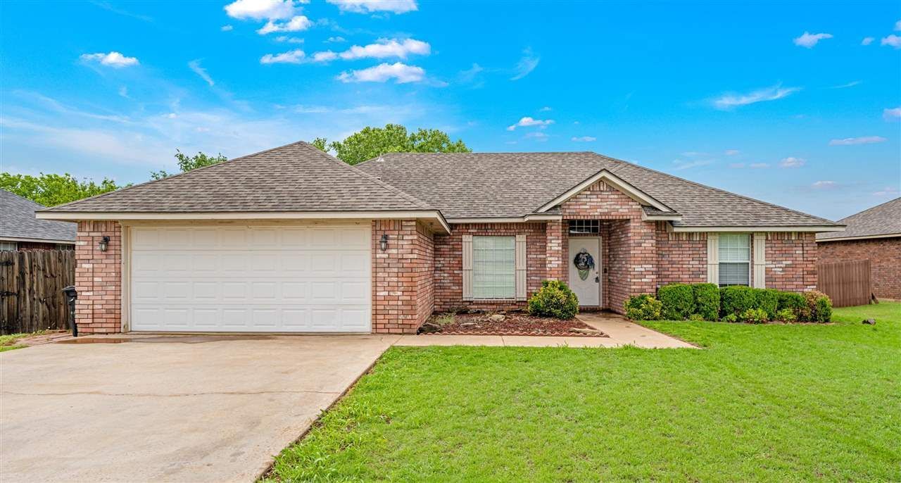 70 NE Deerfield Dr, Elgin, OK 73538 Main Photo