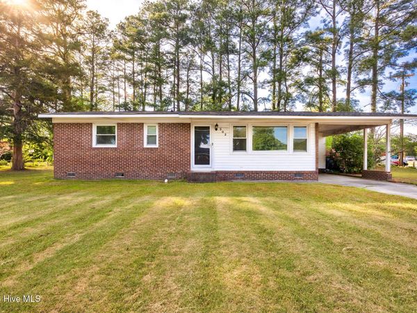 302 W 3rd Avenue, Raeford, NC 28376