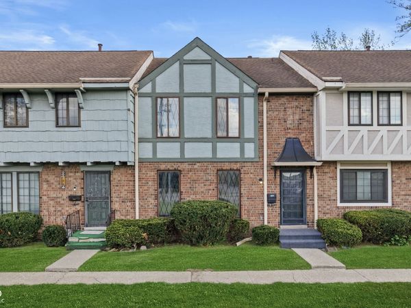 8104 Bromley Place, Indianapolis, IN 46219