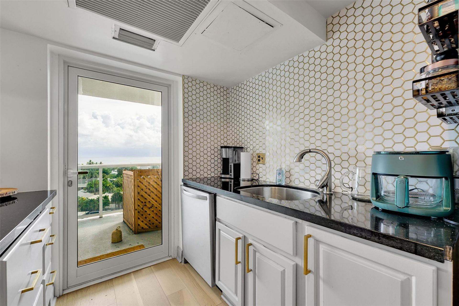 2841 N Ocean Boulevard, Unit 1004, Fort Lauderdale, FL 33308 Photo