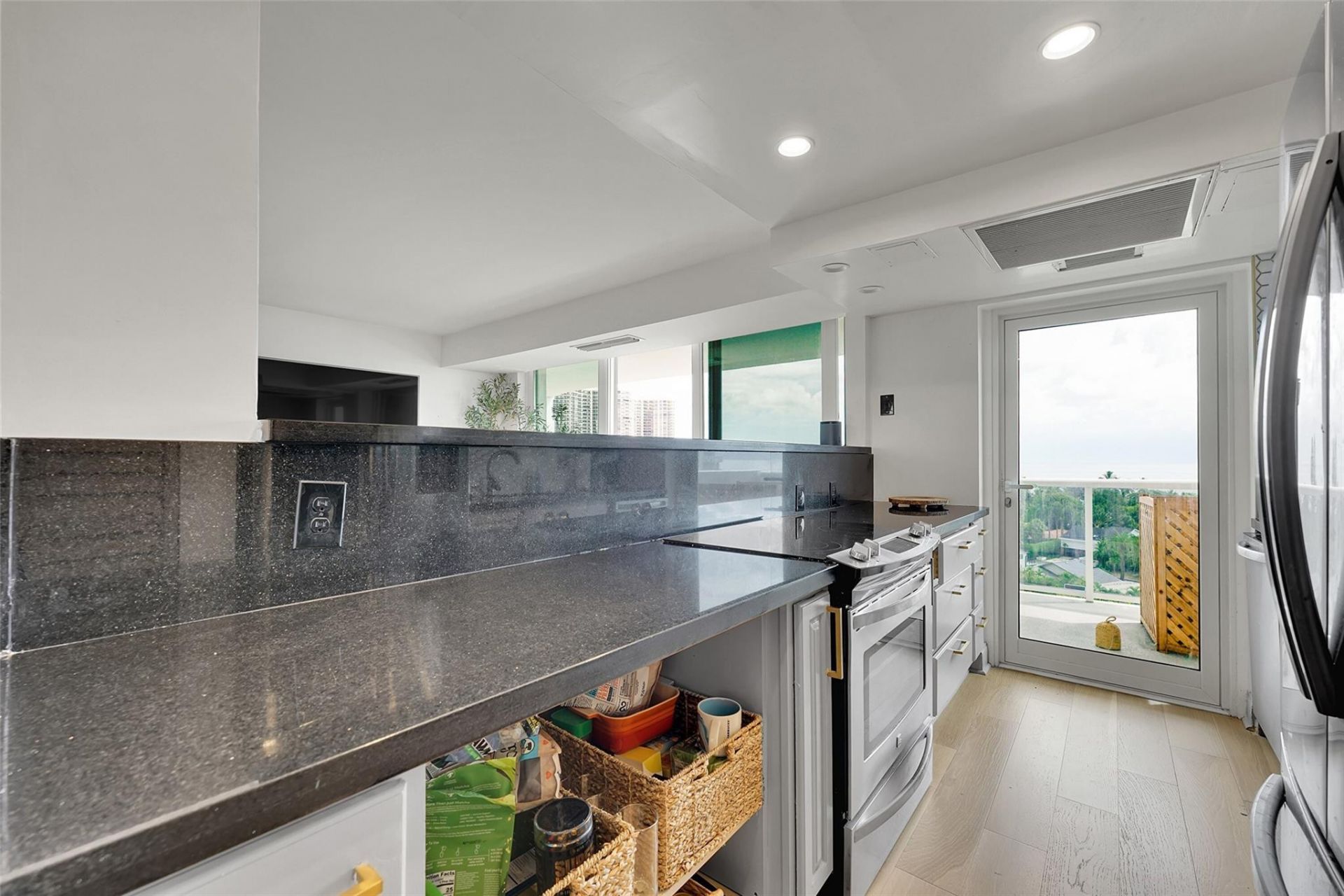 2841 N Ocean Boulevard, Unit 1004, Fort Lauderdale, FL 33308 Photo