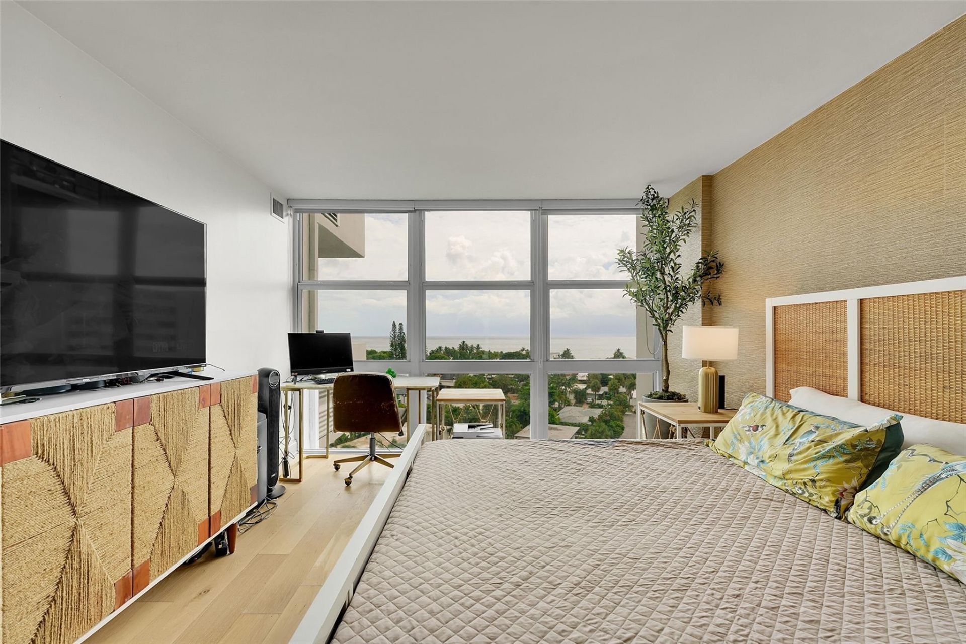 2841 N Ocean Boulevard, Unit 1004, Fort Lauderdale, FL 33308 Photo