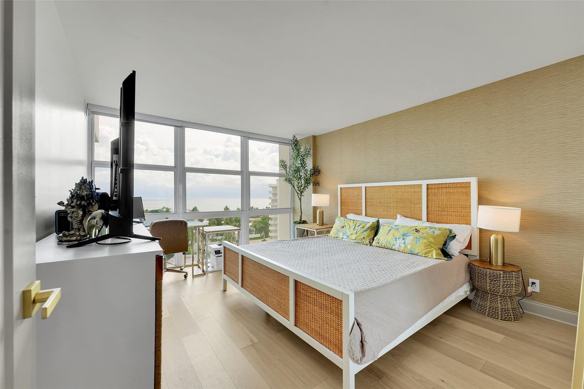 2841 N Ocean Boulevard, Unit 1004, Fort Lauderdale, FL 33308 Photo