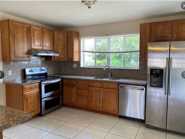 7821 NW 14th Street, Pembroke Pines, FL 33024