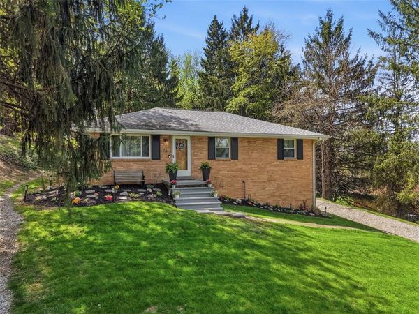 28 Guinn Dr, Washington, PA 15301