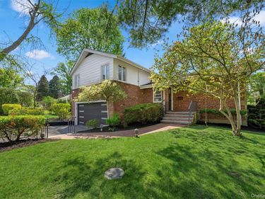 20 Brampton Lane , Great Neck, NY 11023