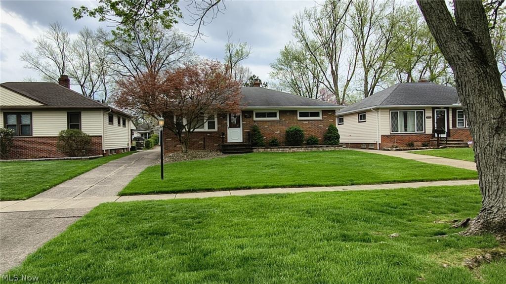 11531 Barrington Boulevard , Parma Heights, OH 44130