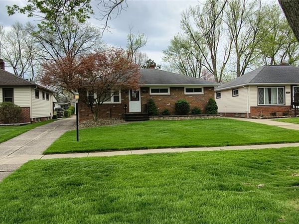 11531 Barrington Boulevard , Parma Heights, OH 44130