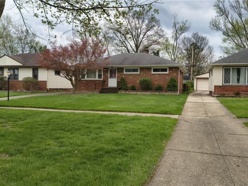 11531 Barrington Boulevard, Parma Heights, OH 44130 Photo 2