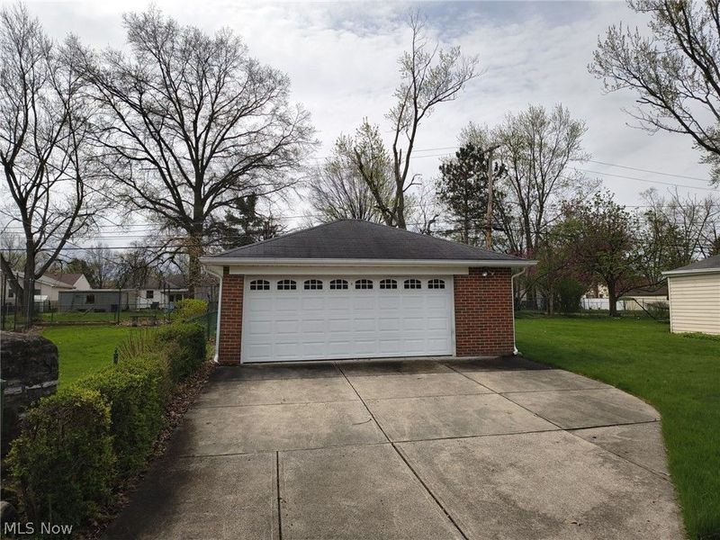 11531 Barrington Boulevard, Parma Heights, OH 44130 Photo 3