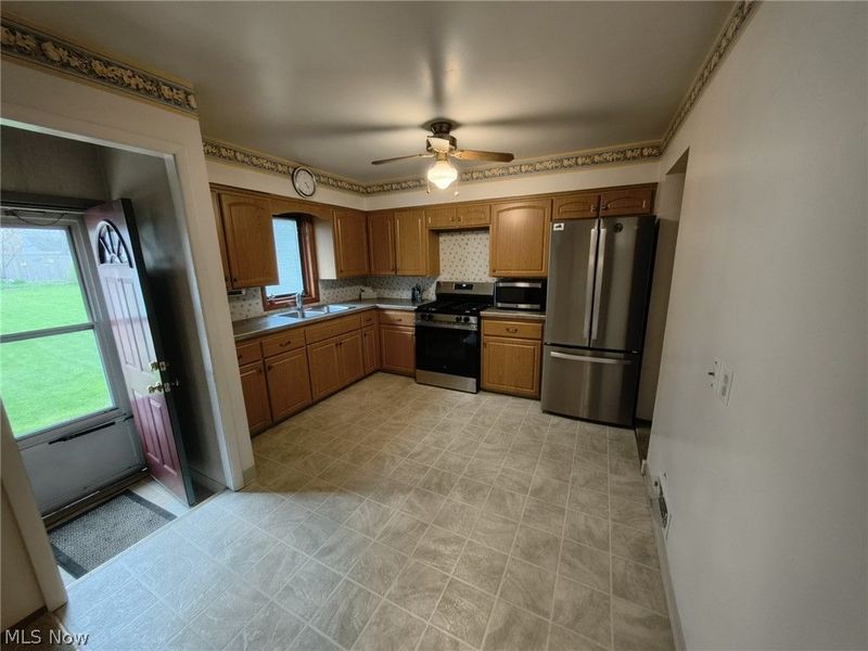 11531 Barrington Boulevard, Parma Heights, OH 44130 Photo 5