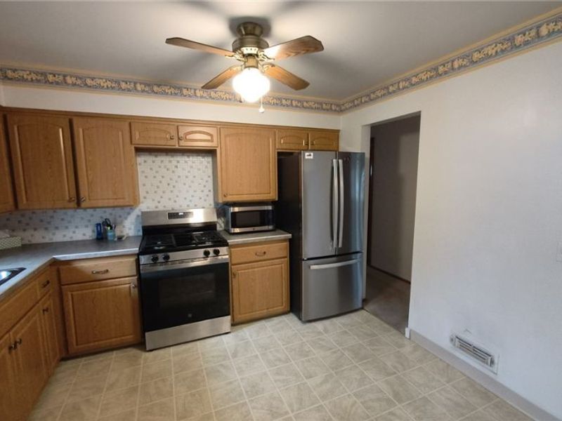 11531 Barrington Boulevard, Parma Heights, OH 44130 Photo 7