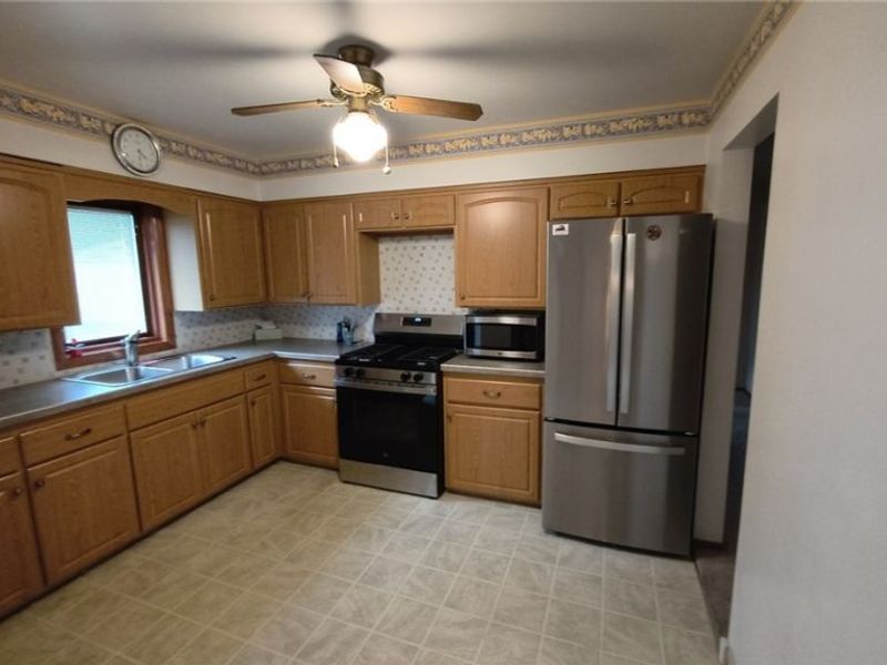 11531 Barrington Boulevard, Parma Heights, OH 44130 Photo 8