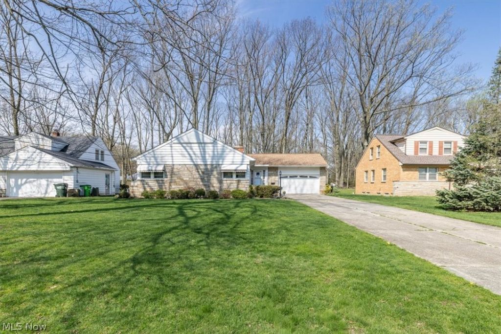 2142 Waynoka Road , Euclid, OH 44117