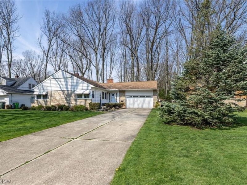 2142 Waynoka Road, Euclid, OH 44117 Photo 2