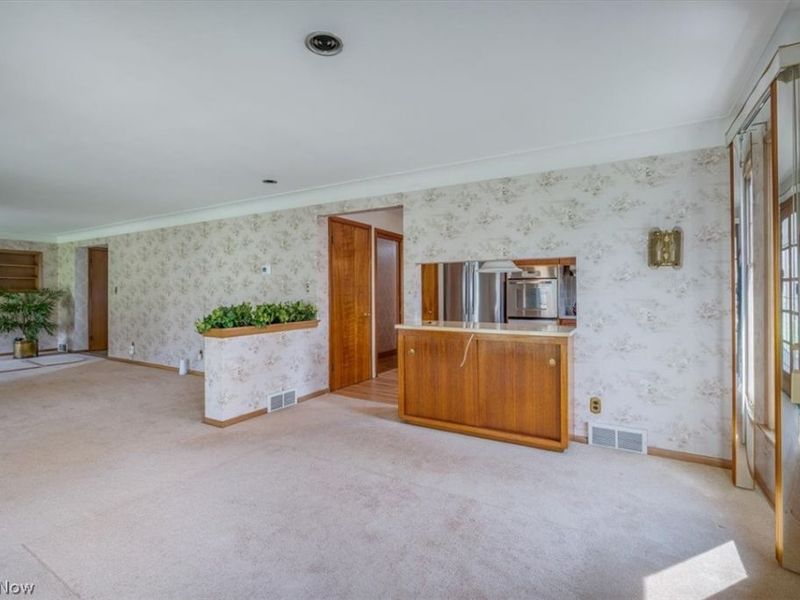 2142 Waynoka Road, Euclid, OH 44117 Photo 8