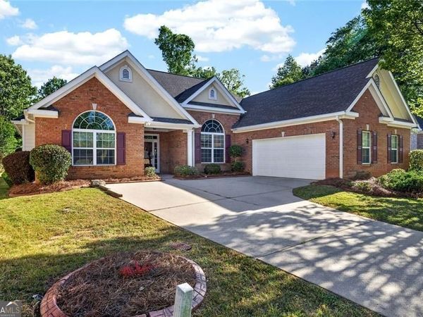 8004 Larksview Drive, Fairburn, GA 30213