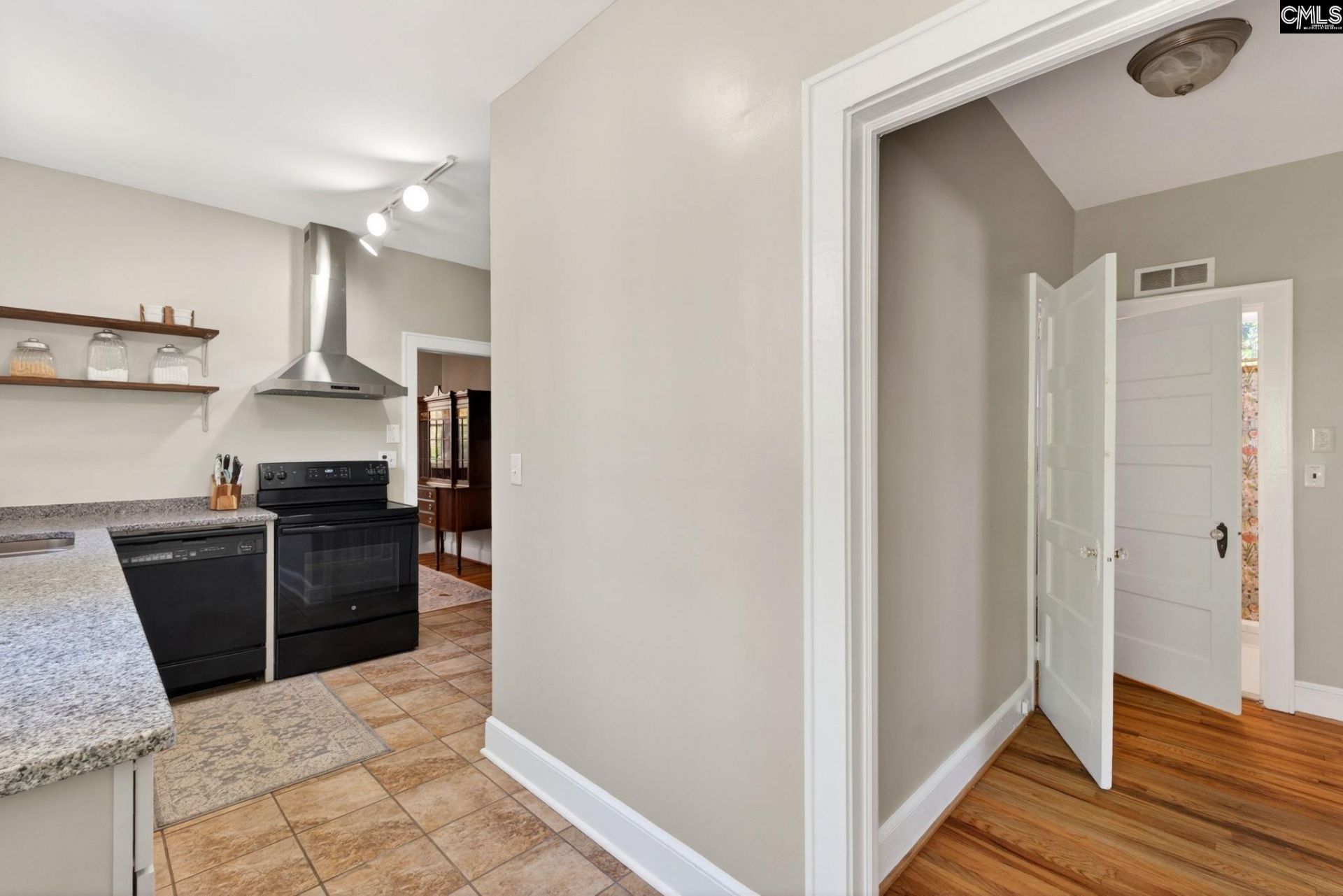 303 Tyler Street Photo 25