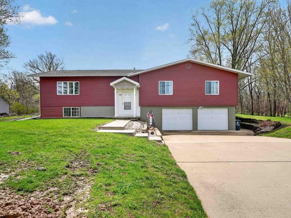 610 W Lone Tree Road, Cedar Falls, IA 50613