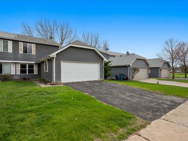 1140 Brunswick Lane, Aurora, IL 60504