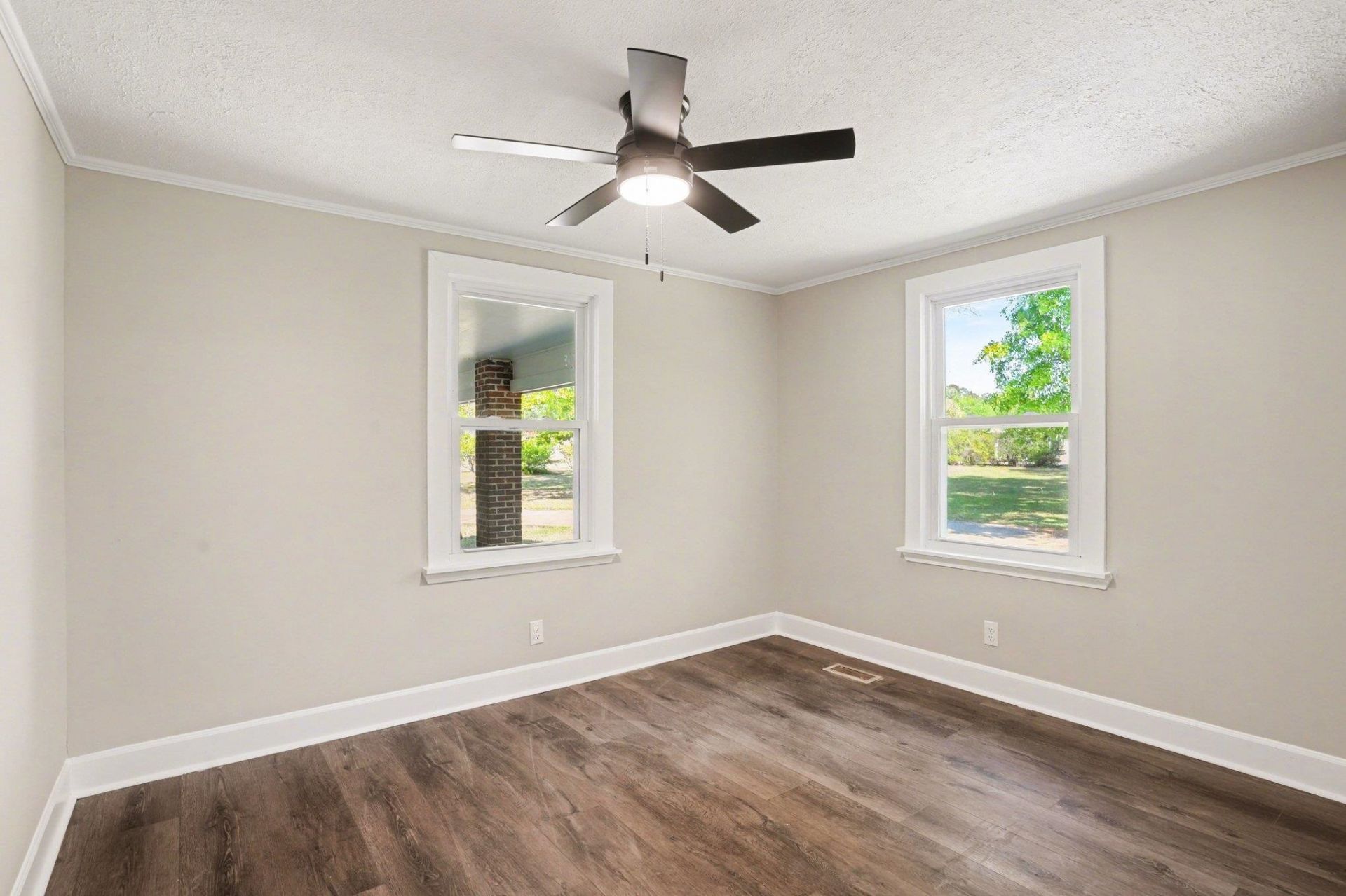 5370 Miracle Ln. Photo 10