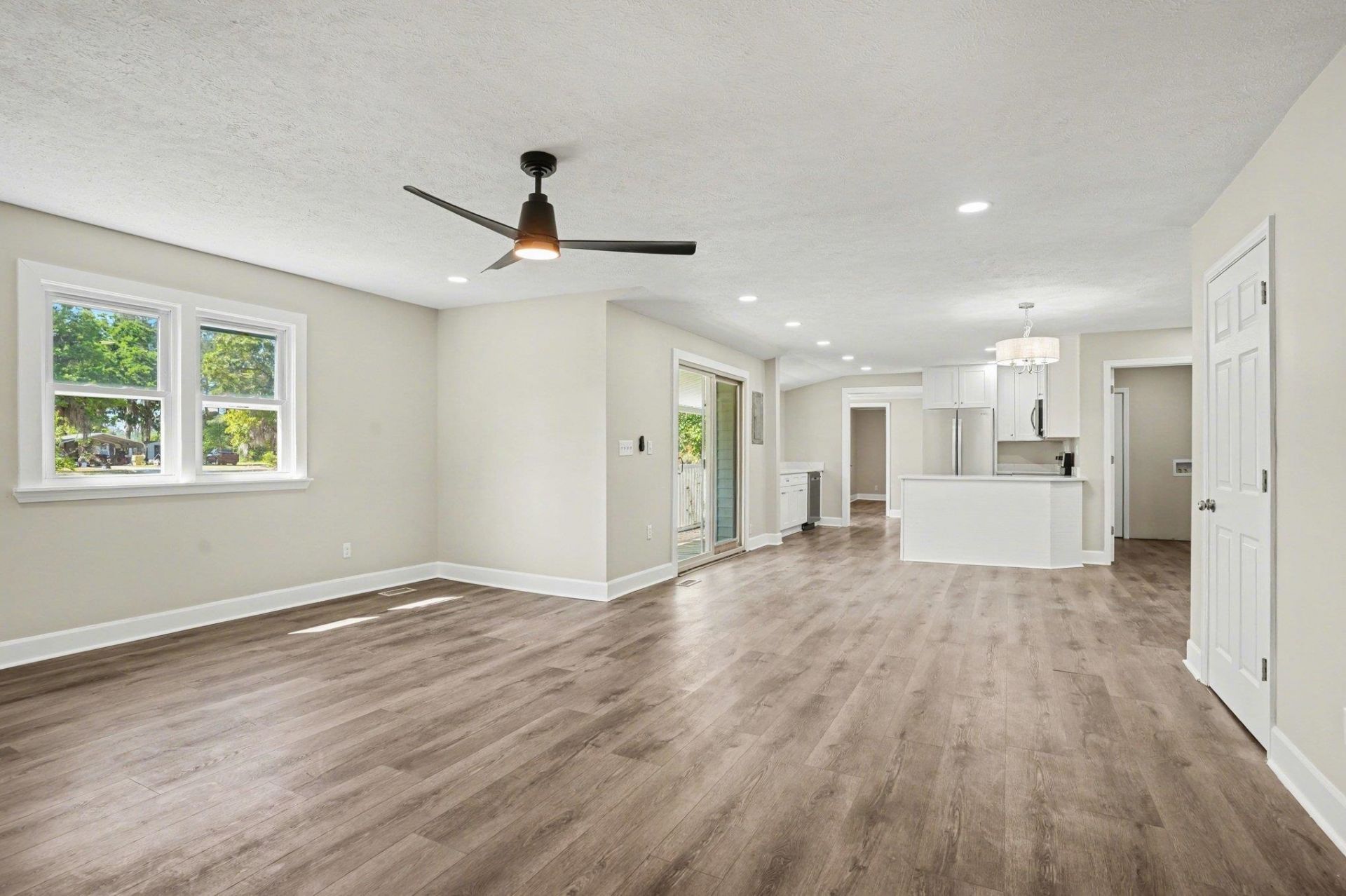 5370 Miracle Ln. Photo 12