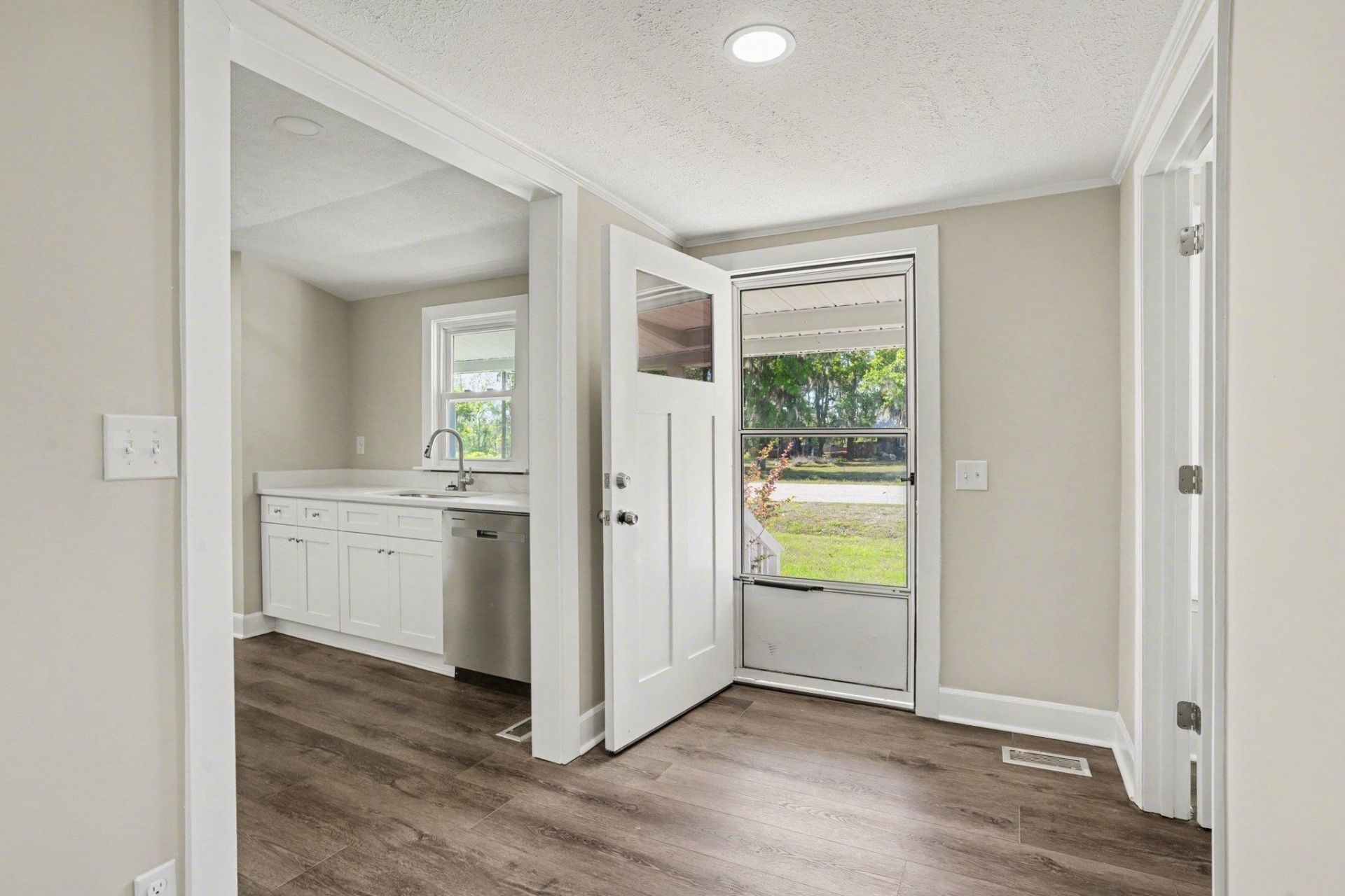 5370 Miracle Ln. Photo 7