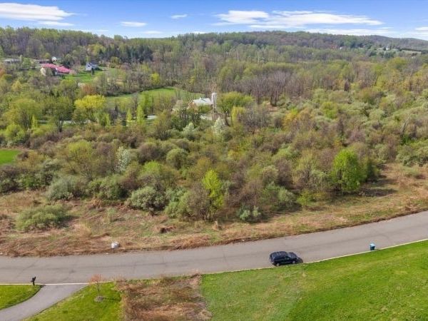 3 Forest View Dr, Holland, NJ 08804