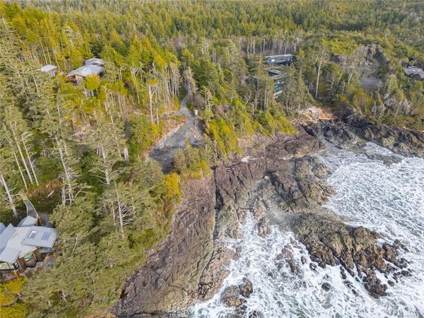 871 Moser Pl, Tofino, BC V0R 2Z0