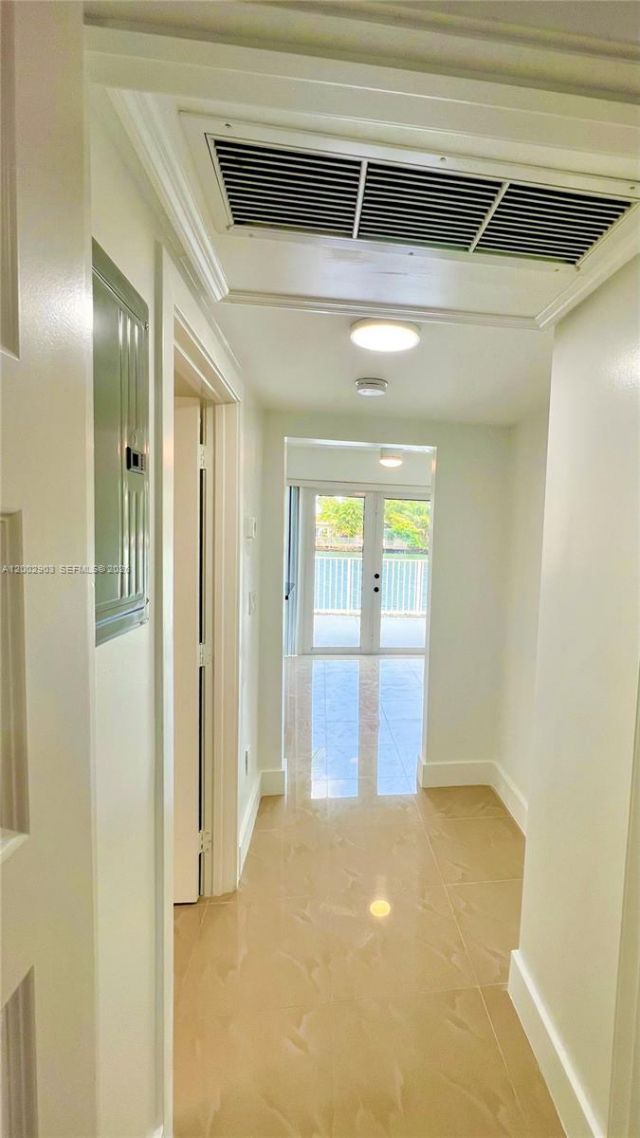 8235 Crespi Blvd, Unit 4, Miami Beach, FL 33141 Photo