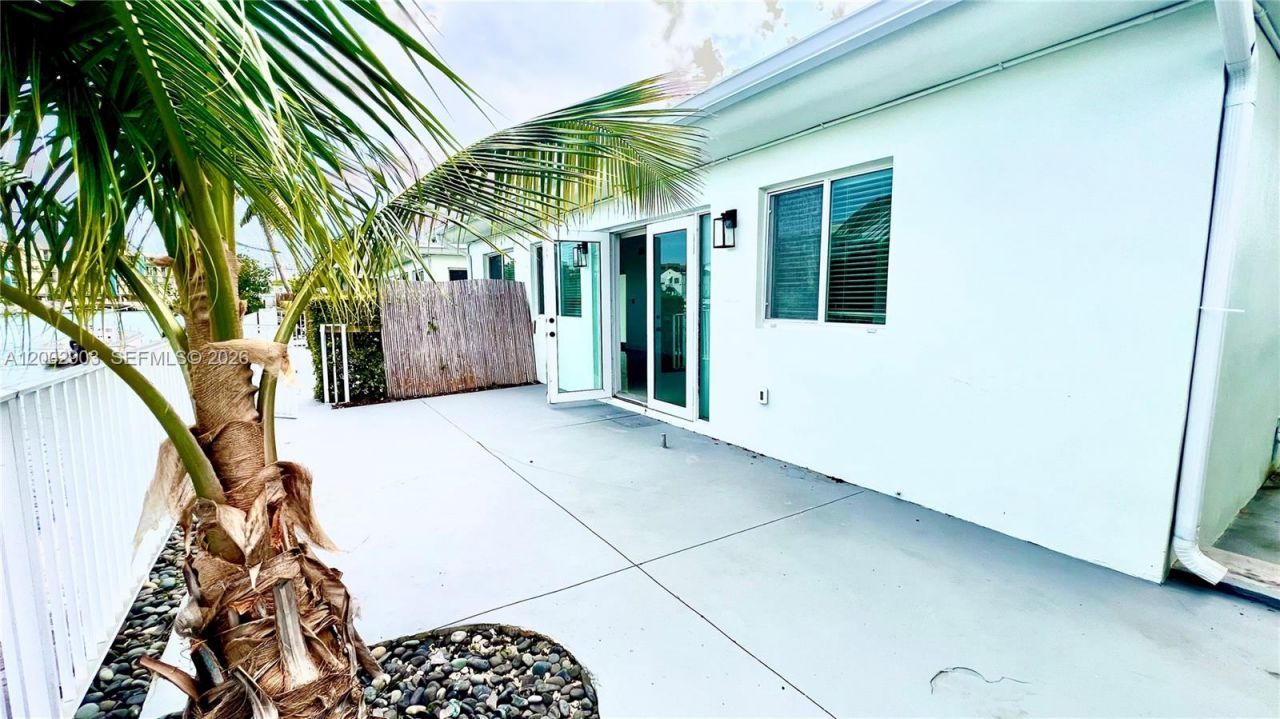 8235 Crespi Blvd, Unit 4, Miami Beach, FL 33141 Photo