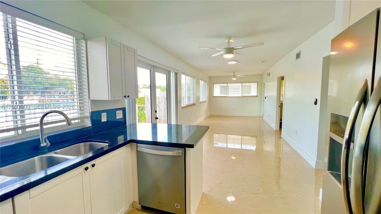 8235 Crespi Blvd, Unit 4, Miami Beach, FL 33141 Photo