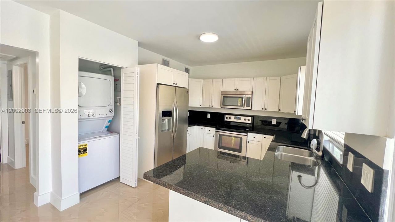 8235 Crespi Blvd, Unit 4, Miami Beach, FL 33141 Photo