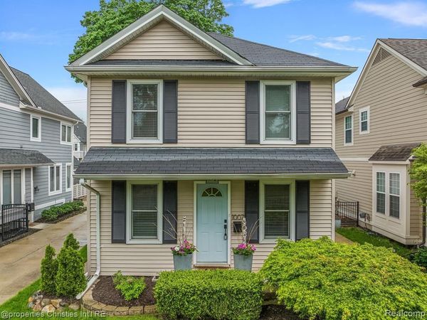 1007 CHESTER Street, Birmingham, MI 48009