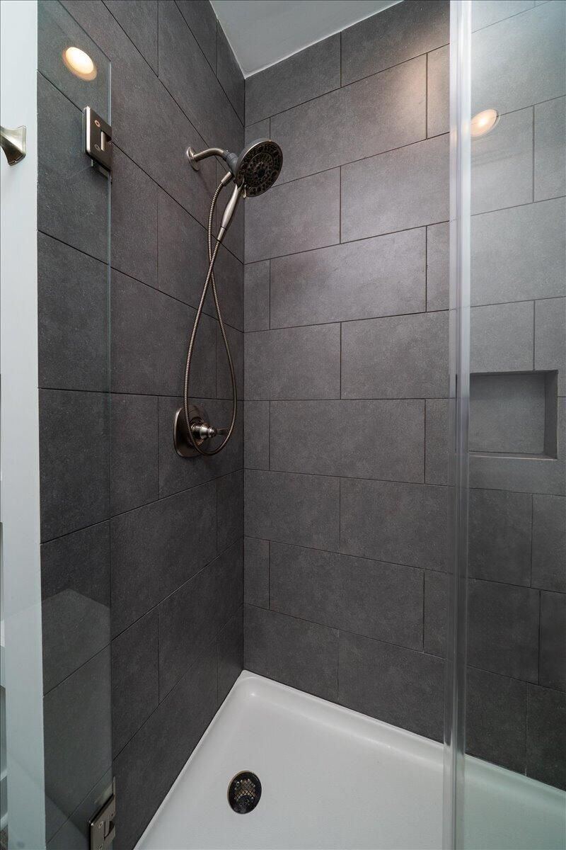 657 Gate Post Drive Photo 20