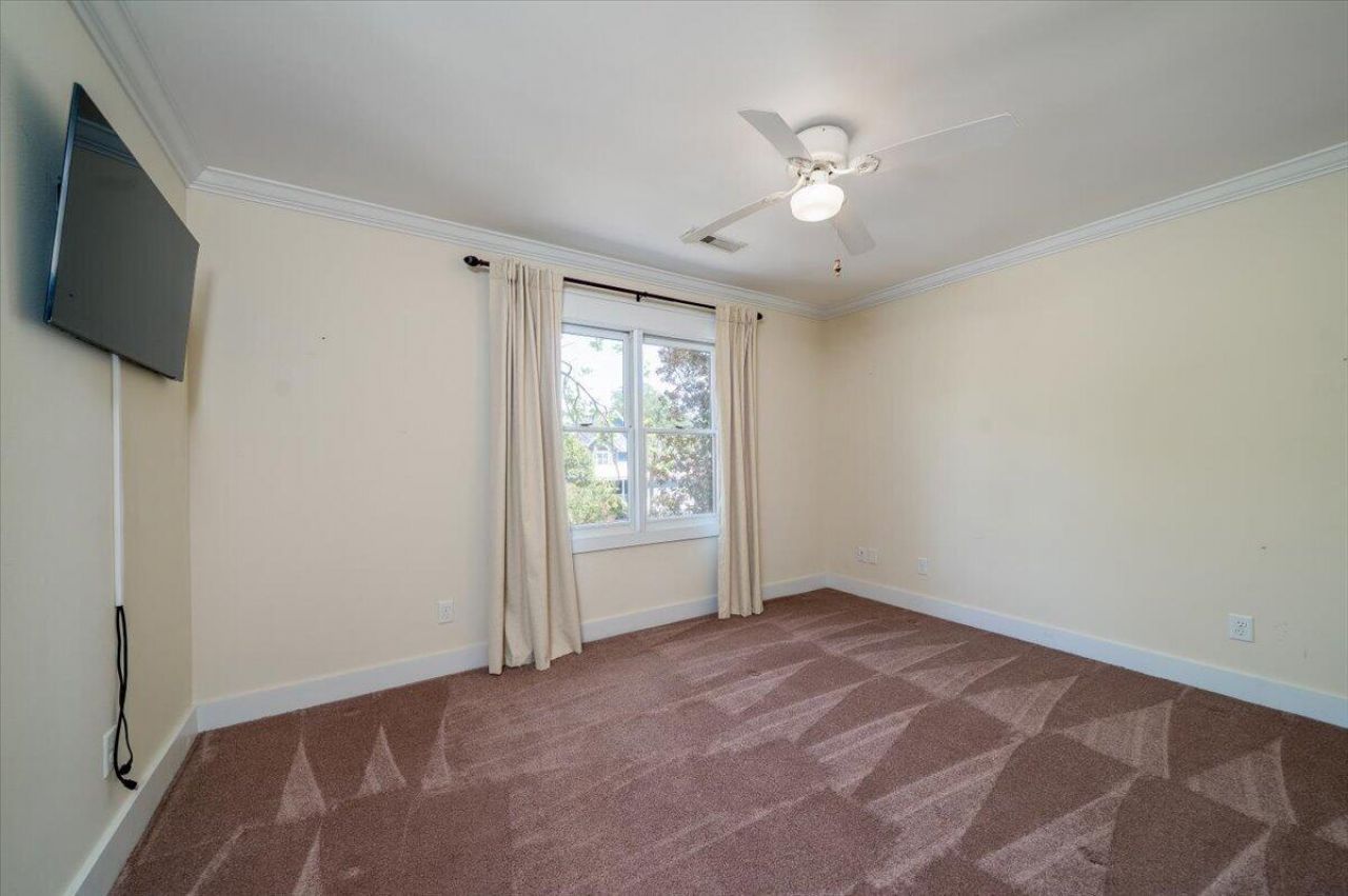 657 Gate Post Drive Photo 30