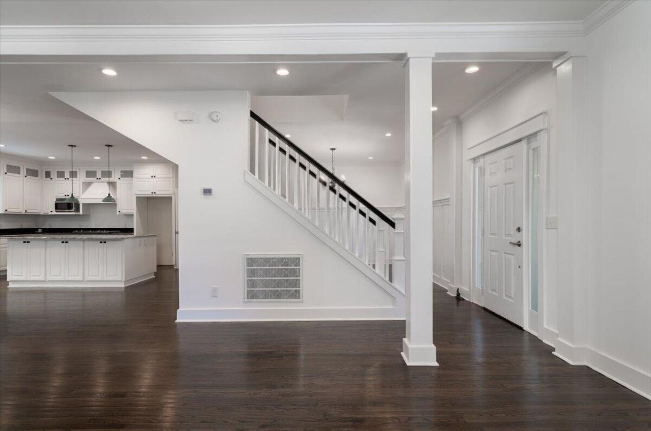 657 Gate Post Drive Photo 4